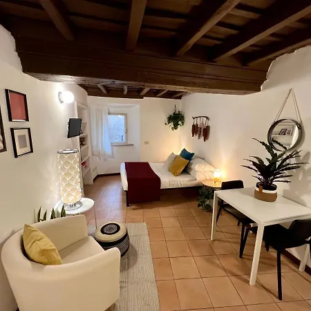 Charming Campo De' Fiori Apartment Rome